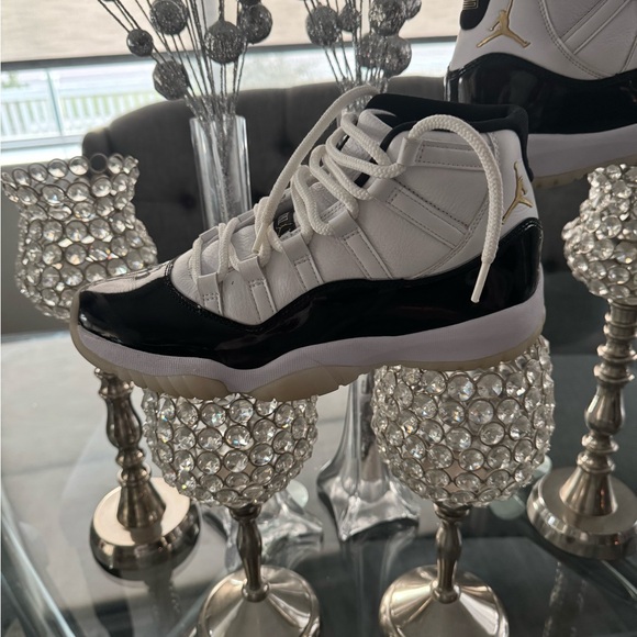 Jordan 11’s Black/White Size 8.5